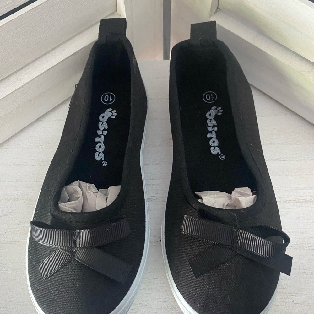 NWOT Ositos Little Girl Size 10 Black Slip-On Shoes with Bow